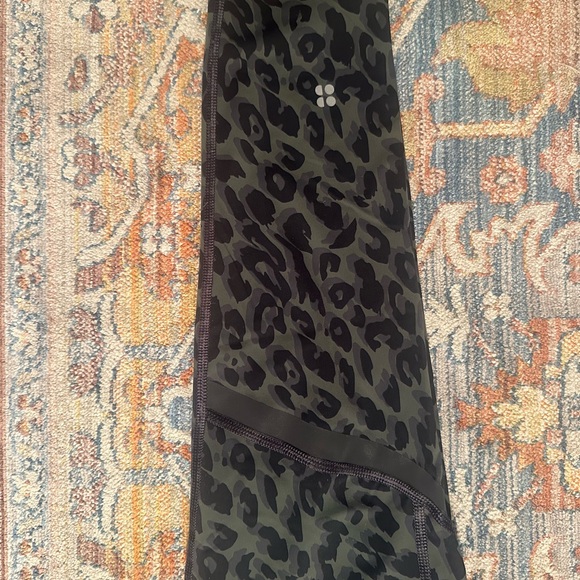 Sweaty Betty Leopard Leggings - Picture 3 of 4